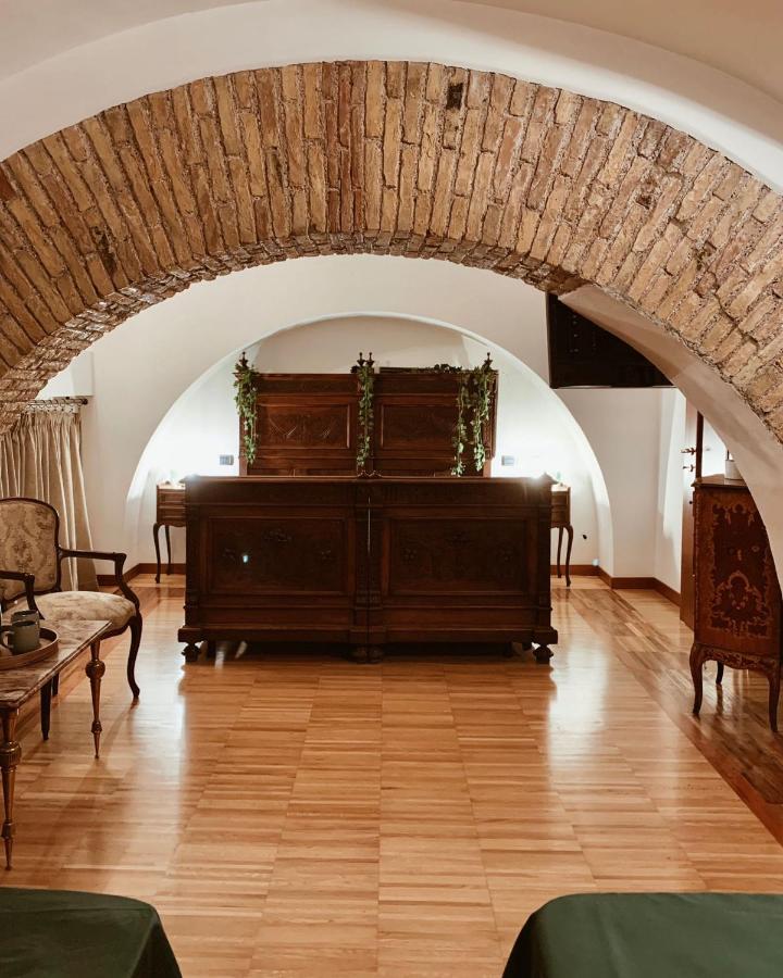 Residenza Tritone Luxury Guest House Trevi Fountain Рим Экстерьер фото