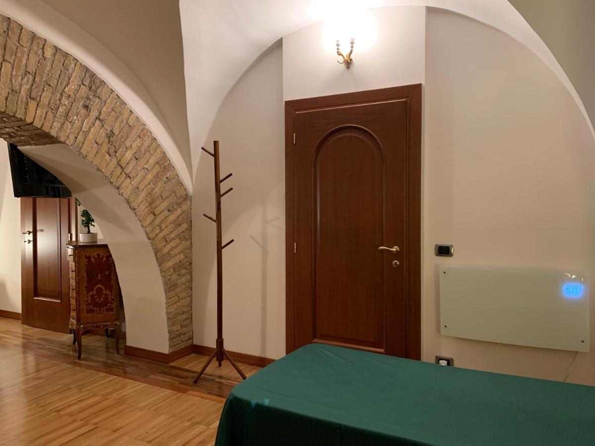 Residenza Tritone Luxury Guest House Trevi Fountain Рим Экстерьер фото
