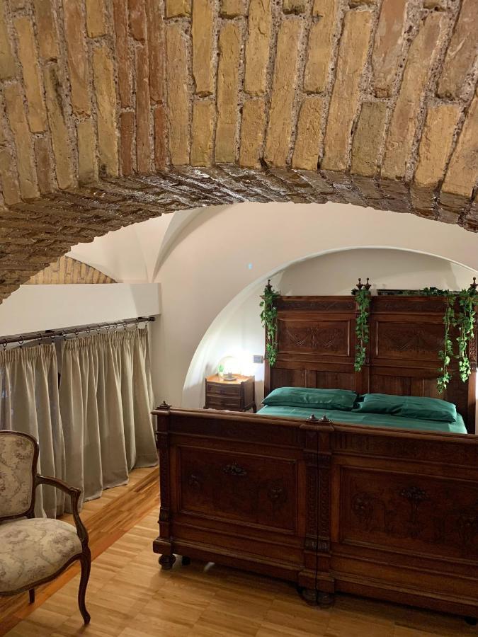 Residenza Tritone Luxury Guest House Trevi Fountain Рим Экстерьер фото