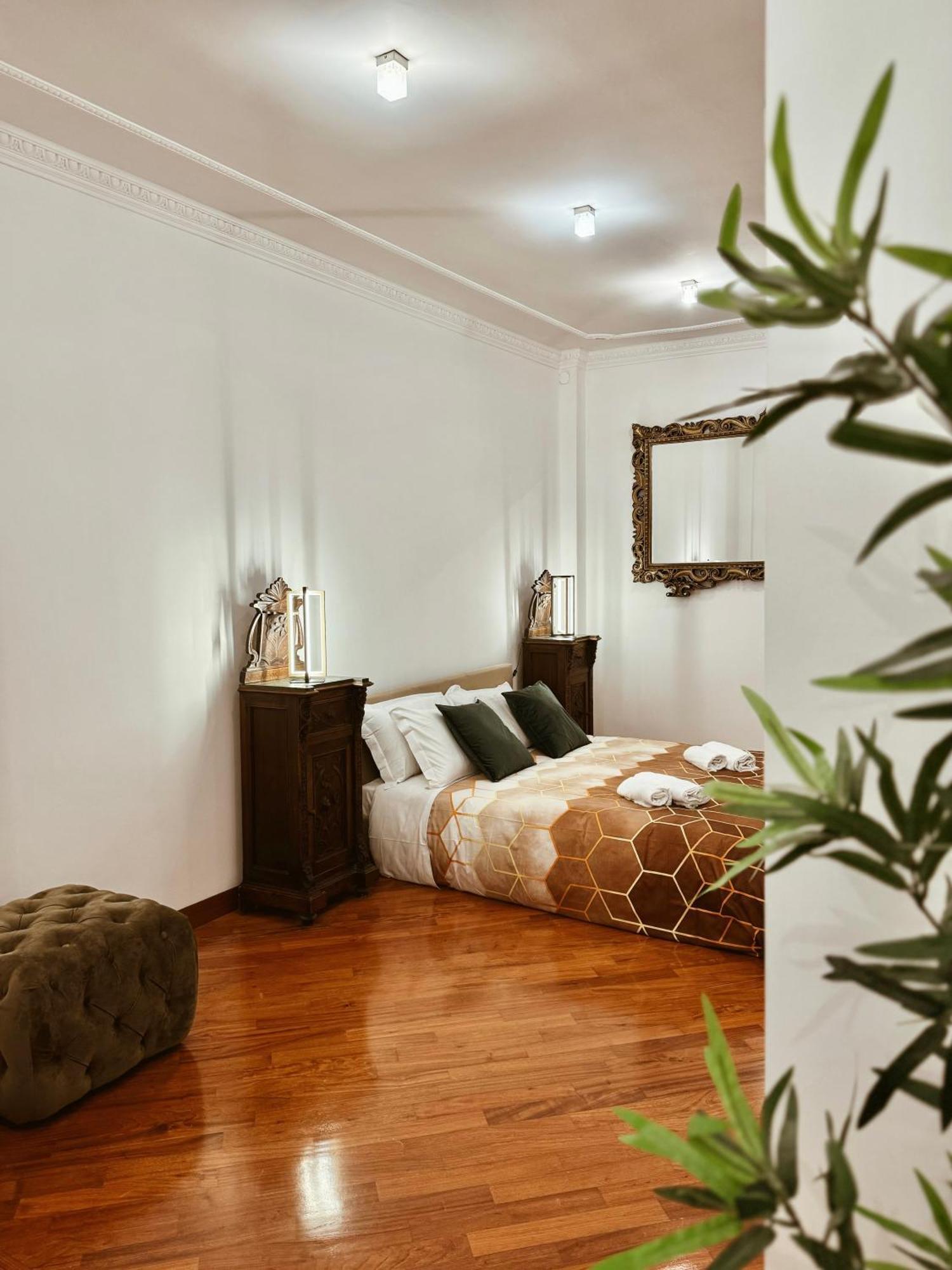Residenza Tritone Luxury Guest House Trevi Fountain Рим Экстерьер фото