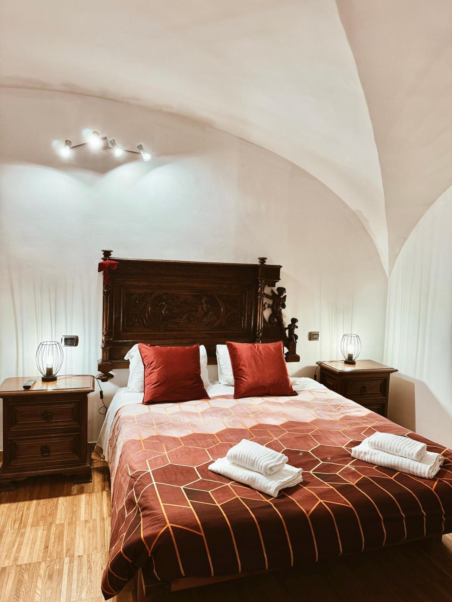 Residenza Tritone Luxury Guest House Trevi Fountain Рим Экстерьер фото
