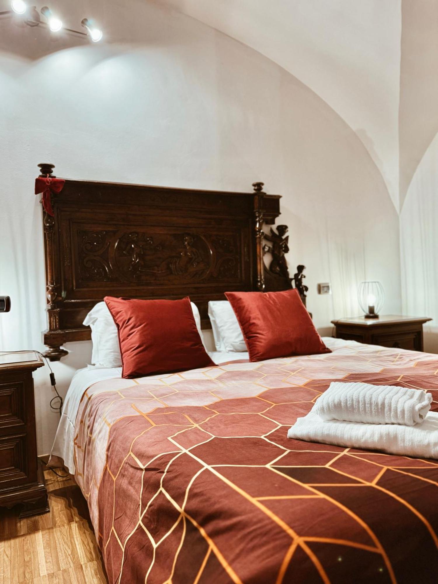 Residenza Tritone Luxury Guest House Trevi Fountain Рим Экстерьер фото
