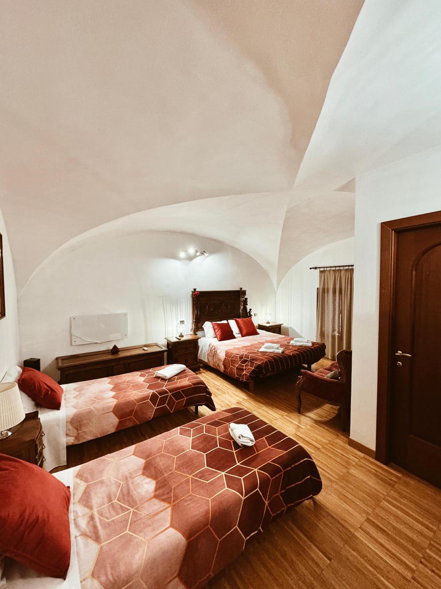 Residenza Tritone Luxury Guest House Trevi Fountain Рим Экстерьер фото