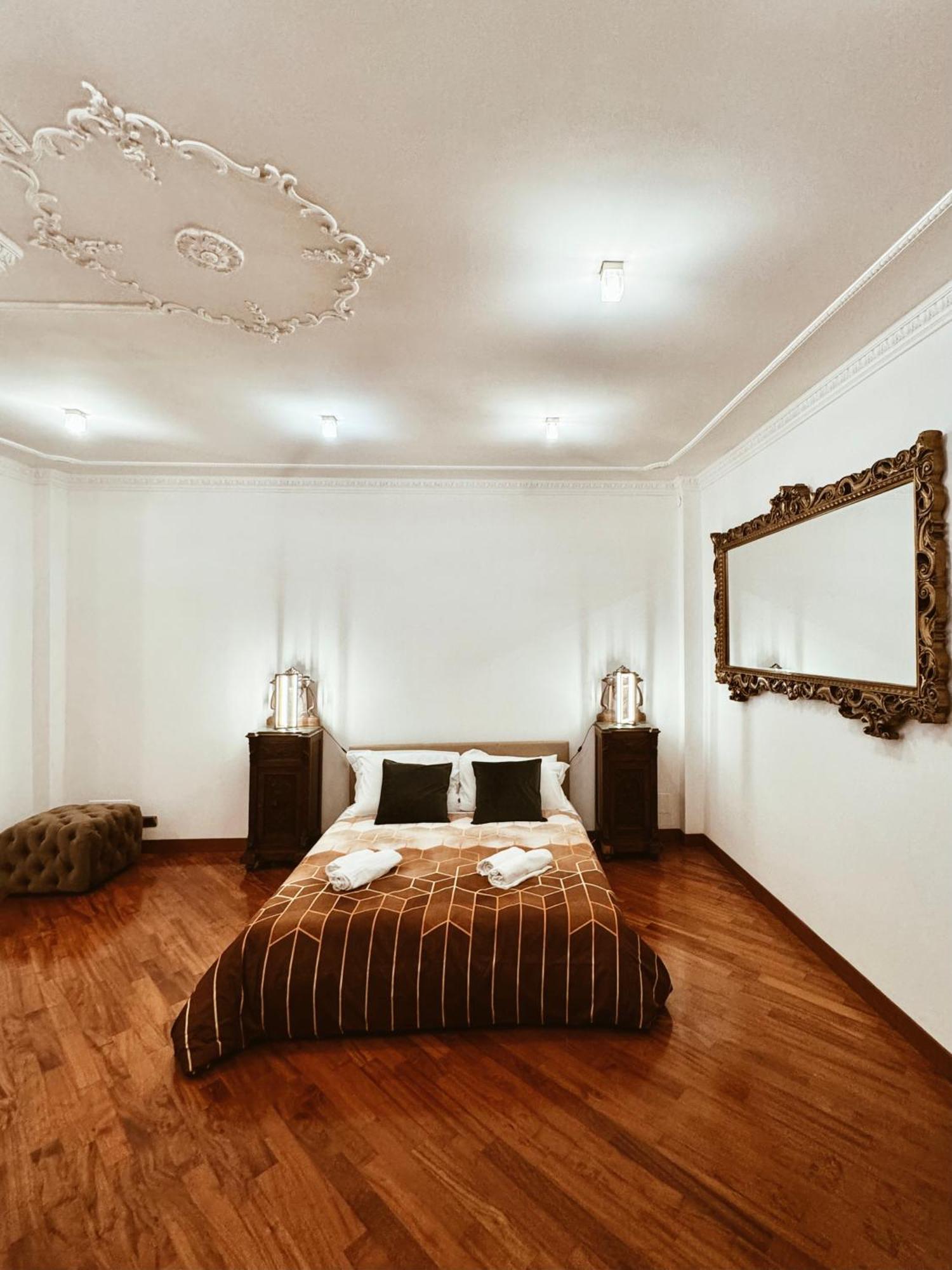 Residenza Tritone Luxury Guest House Trevi Fountain Рим Экстерьер фото
