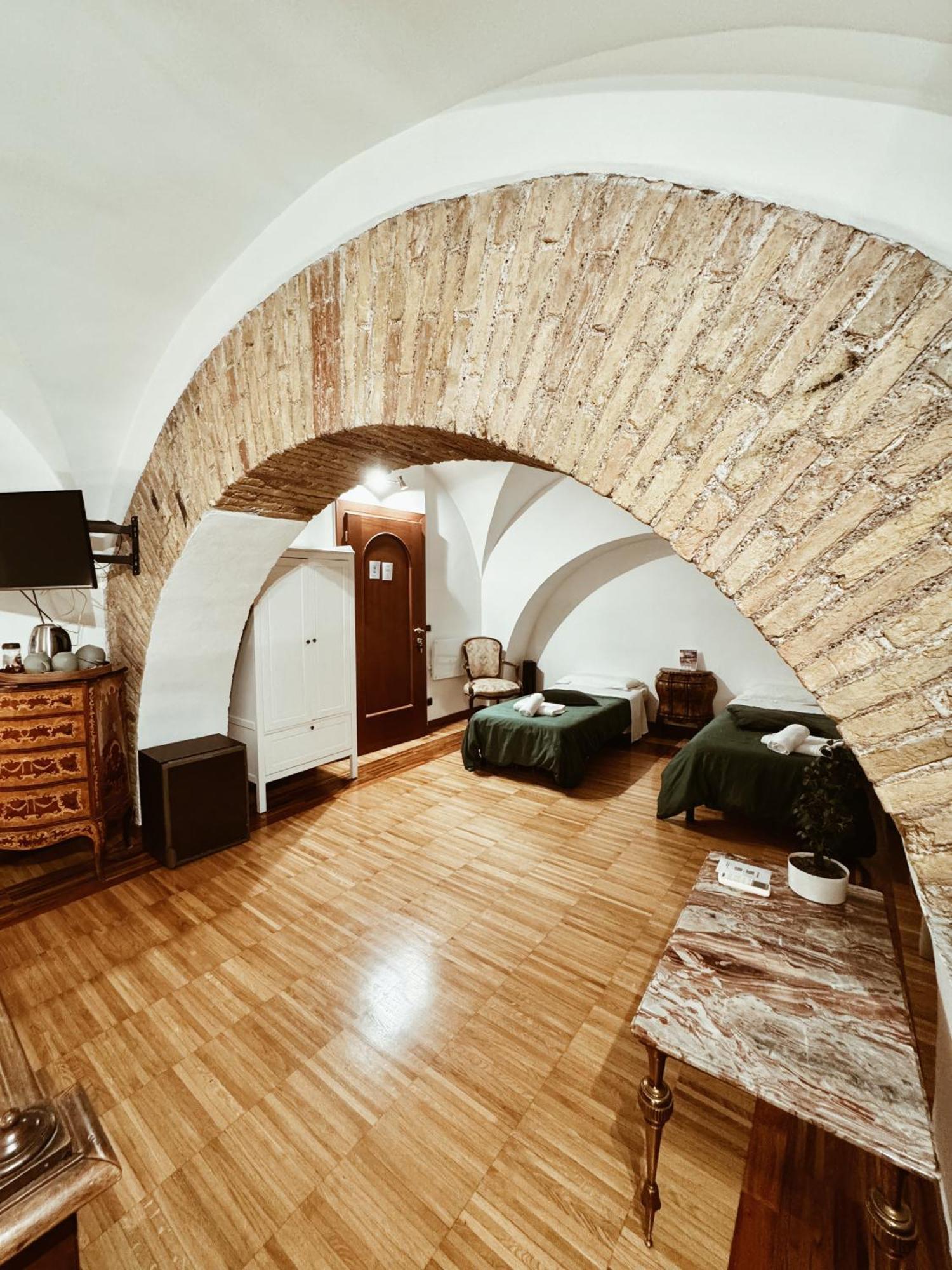 Residenza Tritone Luxury Guest House Trevi Fountain Рим Экстерьер фото