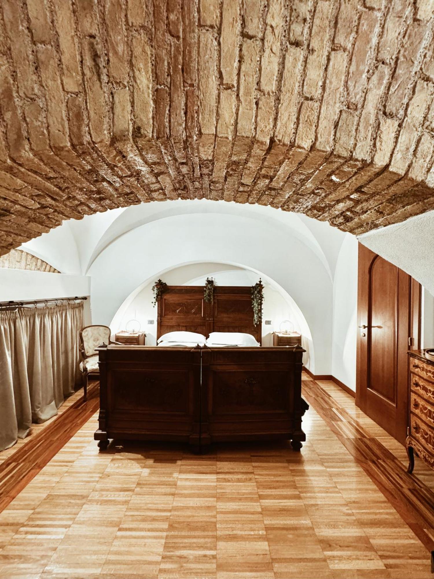 Residenza Tritone Luxury Guest House Trevi Fountain Рим Экстерьер фото