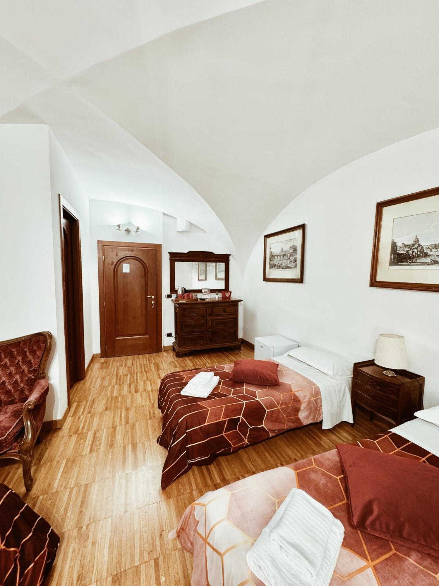 Residenza Tritone Luxury Guest House Trevi Fountain Рим Экстерьер фото