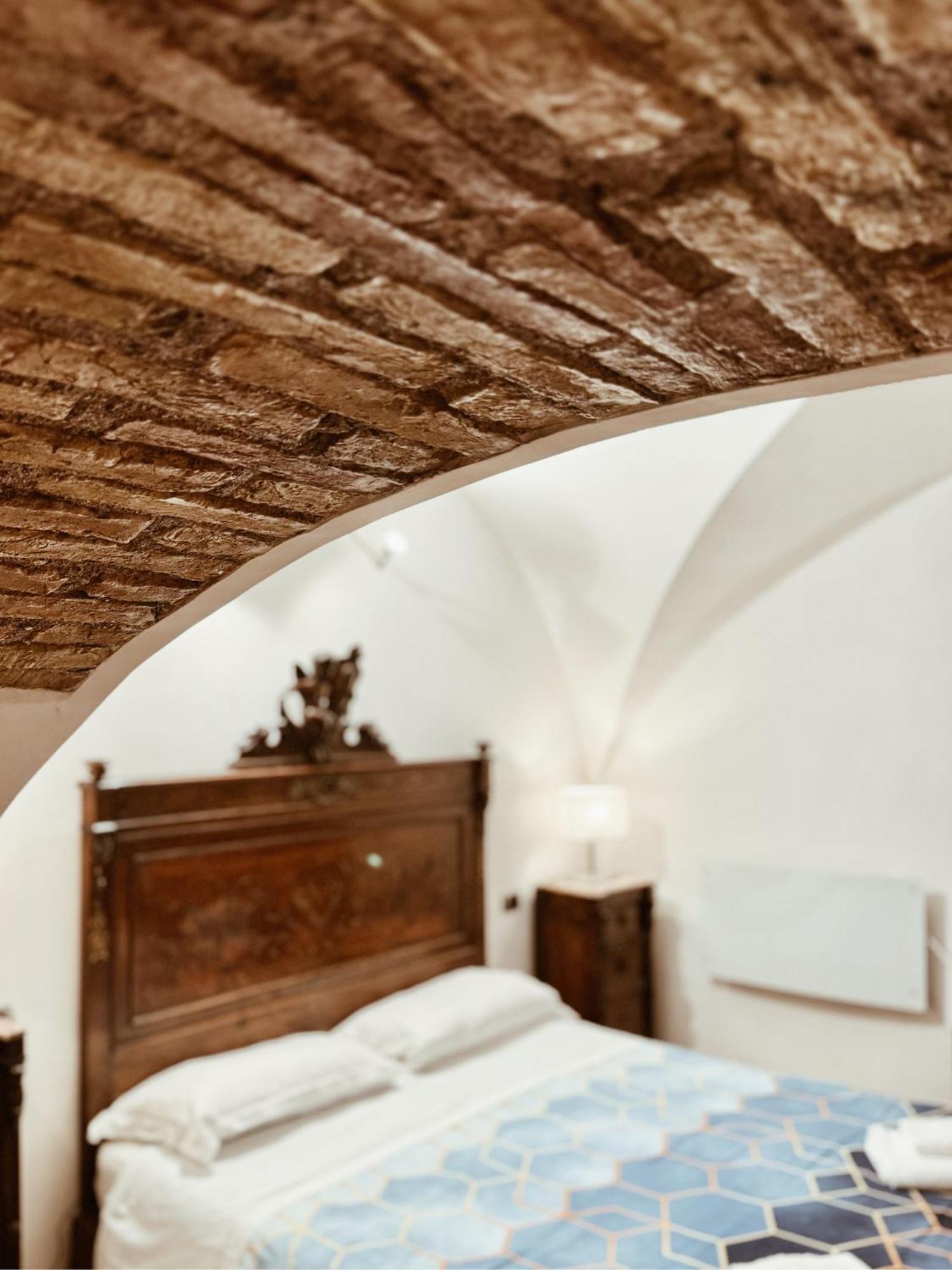 Residenza Tritone Luxury Guest House Trevi Fountain Рим Экстерьер фото