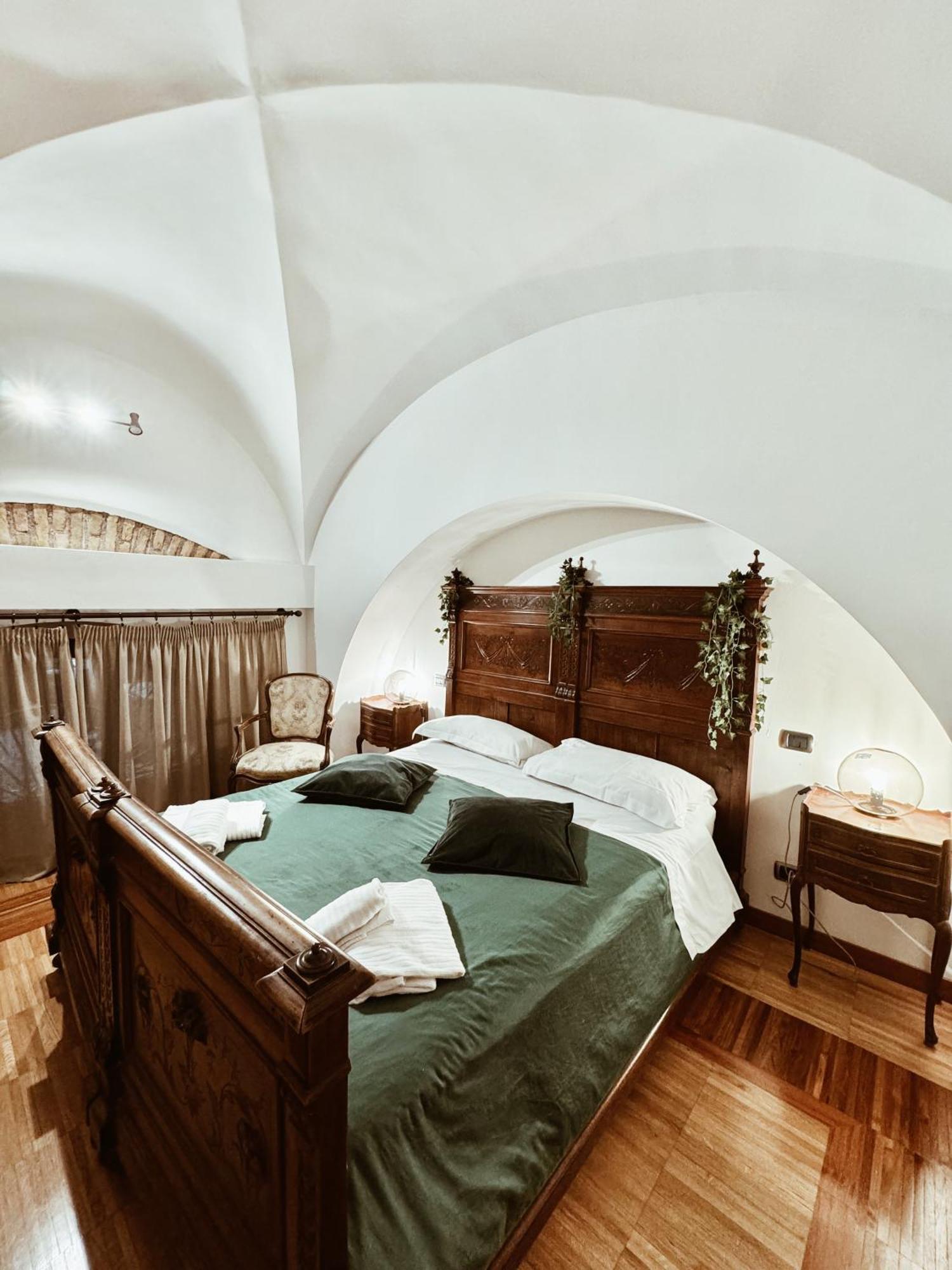 Residenza Tritone Luxury Guest House Trevi Fountain Рим Экстерьер фото