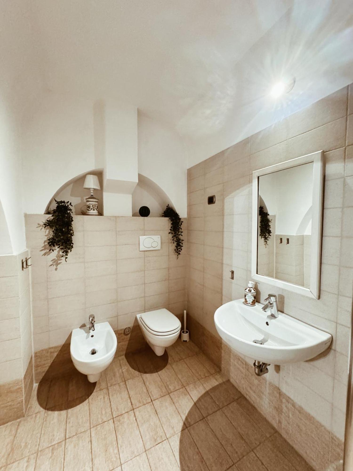 Residenza Tritone Luxury Guest House Trevi Fountain Рим Экстерьер фото