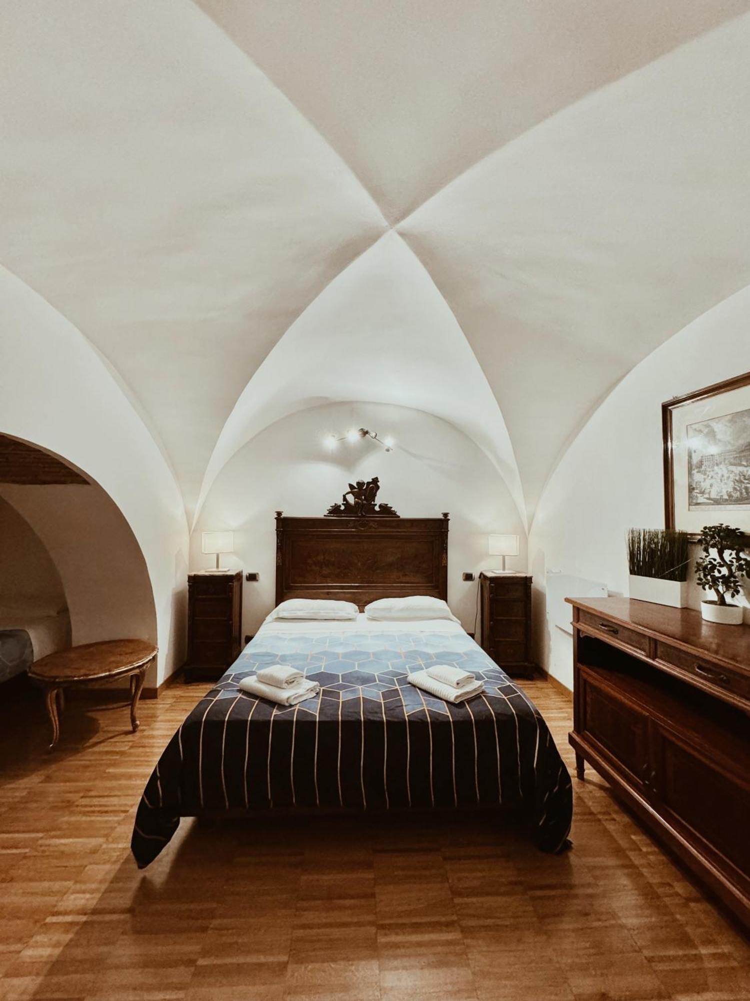 Residenza Tritone Luxury Guest House Trevi Fountain Рим Экстерьер фото