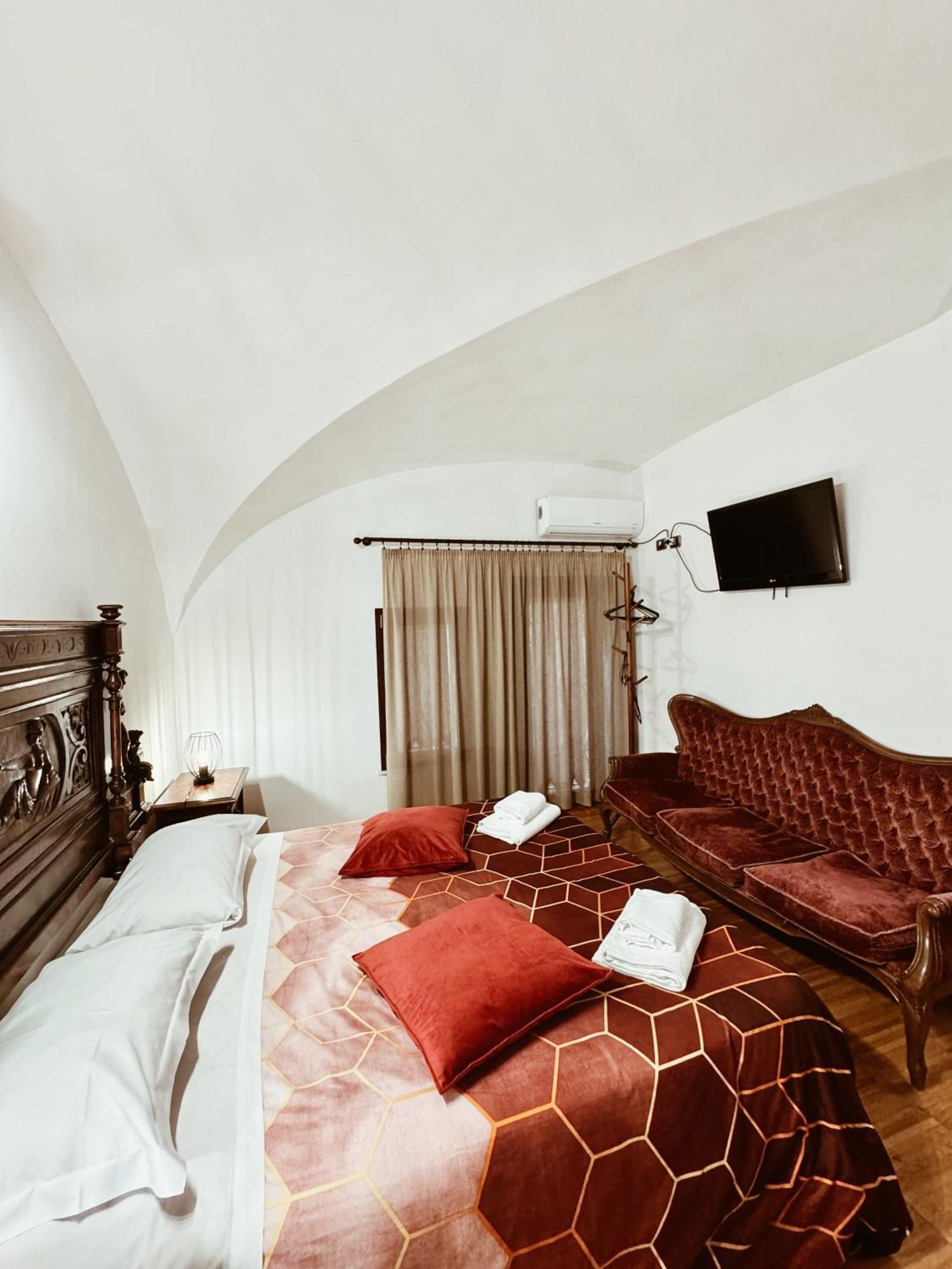 Residenza Tritone Luxury Guest House Trevi Fountain Рим Экстерьер фото